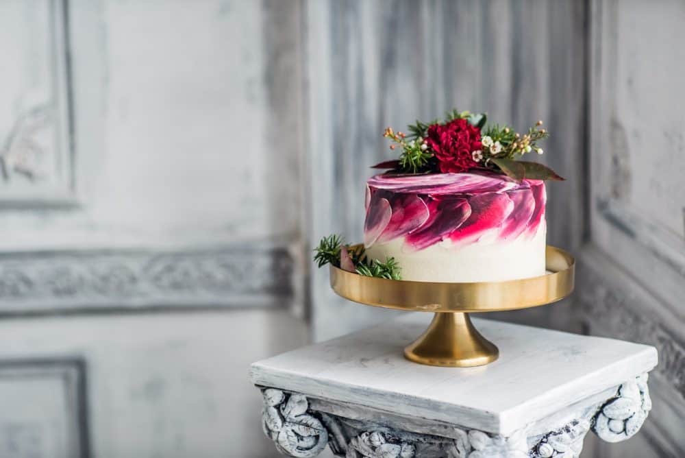 2 Tier Beautiful Cake - Cake Waala