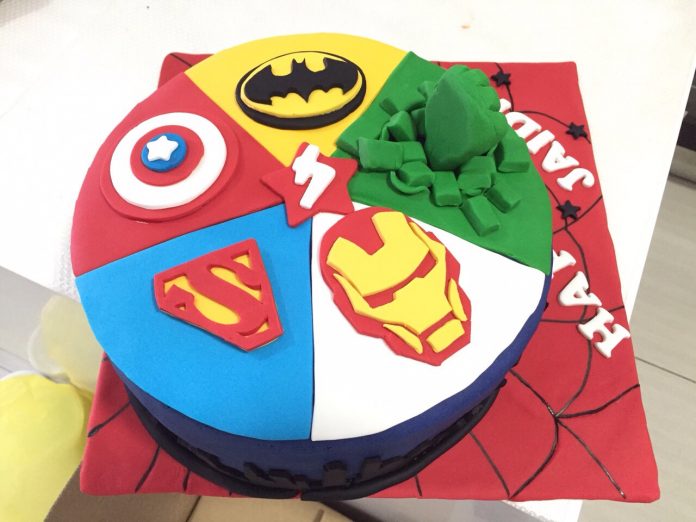 15 Awesome Superhero Cakes - Recommend.my