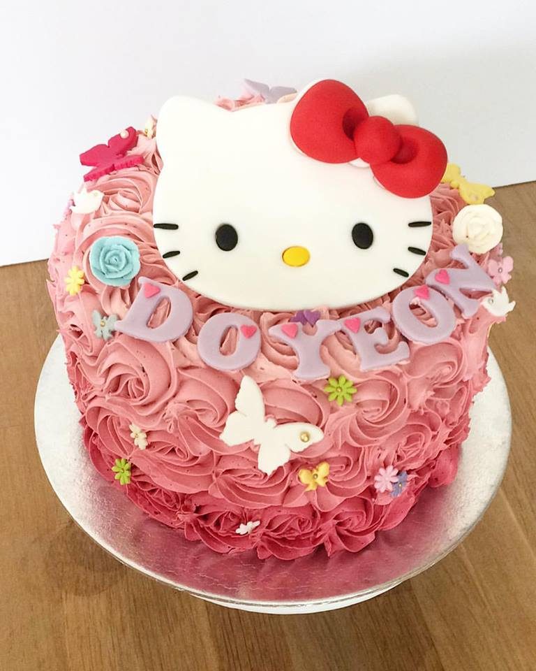 Торт hello kitty. Бенто торт Хеллоу Китти. Торт Хелло Китти 5. Торт Хеллоу Китти кремовый. Торт с курами Хеллоу Китти.