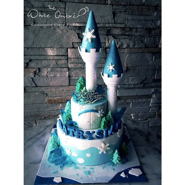 Another white and blue castle cake that is all about the winter season. Pulse Patisserie. Source