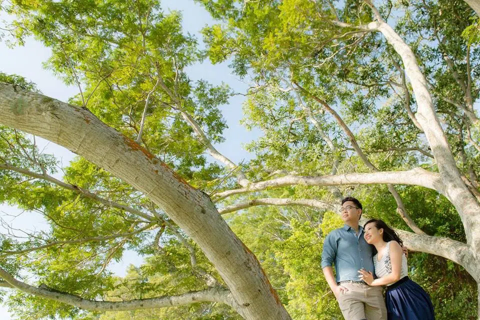 Bedok Reservoir Park pre-wedding photoshoot in singapore by The Missing Pieces. Source