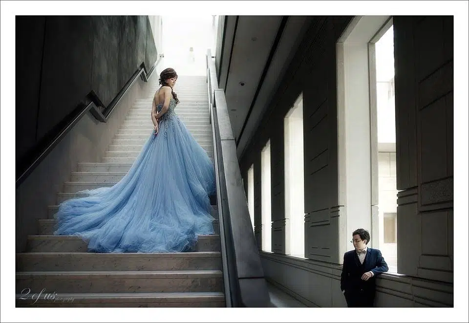 Victoria Concert Hall pre-wedding photoshoot in singapore by 2 Of Us Photography. Source