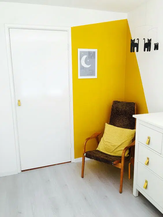 wall painting ideas for seated corners by the door