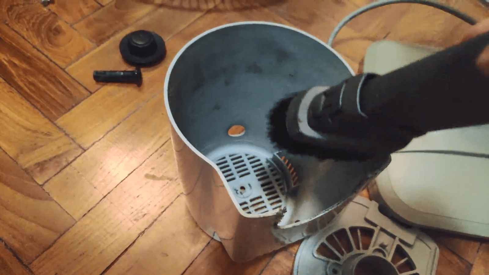 How to clean the inside of a KDK table fan (with pictures) - Recommend.my