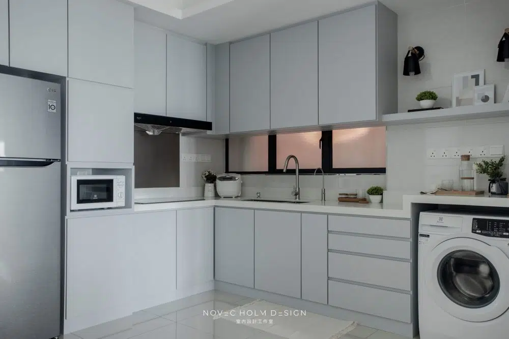 850 sqft Condominium at Iconic Vue, Batu Ferringhi by Novec Holm Design - kitchen